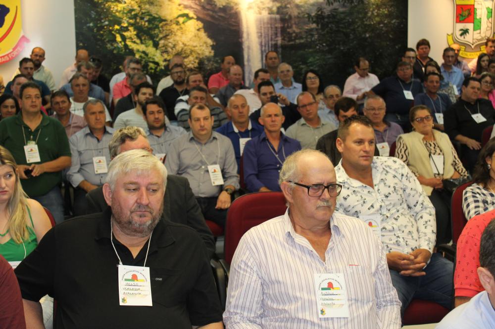 UCAVI - Vereadores recebem orientações sobre uso das mídias sociais
